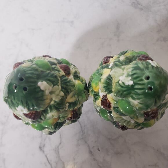 Fitz and Floyd Winter Garden salt and pepper shaker set, Preowned christmas - Picture 2 of 5